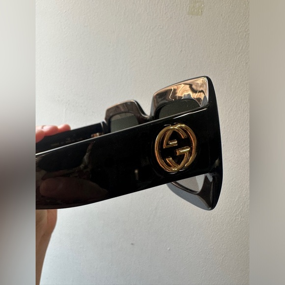 NWOT Gucci Oversized Black Sunglasses main image 5